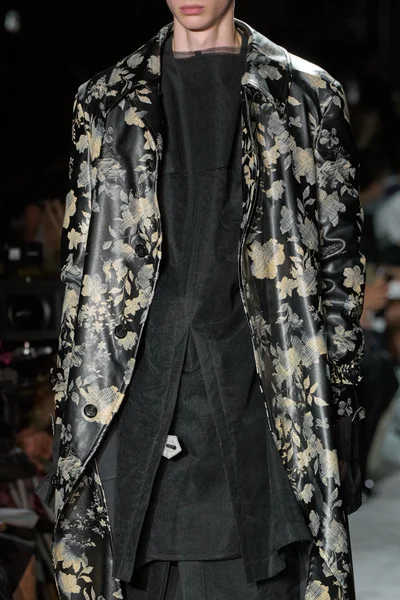 Look 50